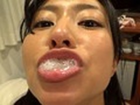 チン舐めお姉さんたちのエロすぎるゴックン　サンプル画像04